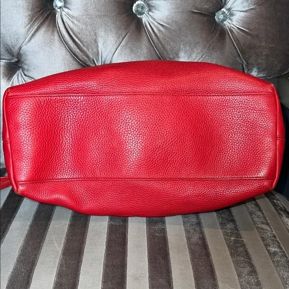 YOU ARE LOOKING AT A TOTAL UNICORN 🦄 Gucci Soho Working Tote in Rare Red Alert 🔴 - Picture 3 of 9
